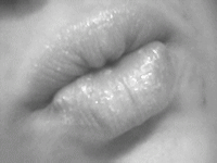 Gif animé bouche piercing